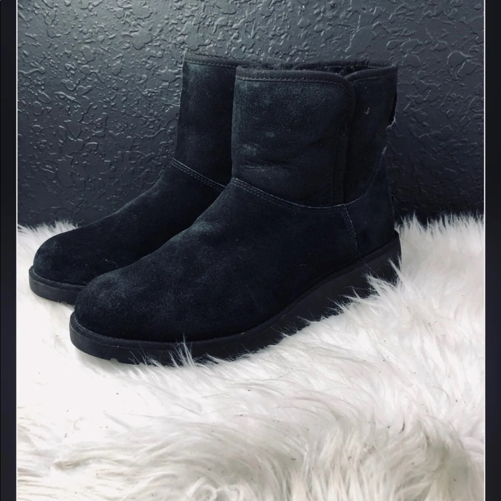 UGG AUTHENTIC BOOTS SIZE 6